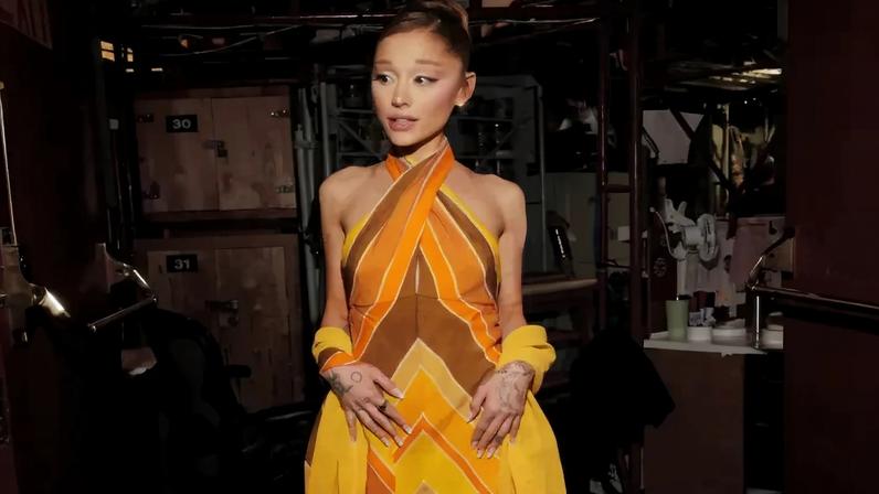 Ariana Grande channeled comedy legend Carol Burnett in a vintage Bob Mackie gown for her “Saturday Night Live” promo.