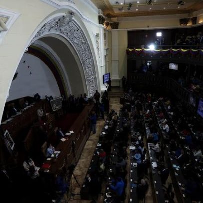 Venezuela aprova lei contra bloqueios em meio à tensão com EUA