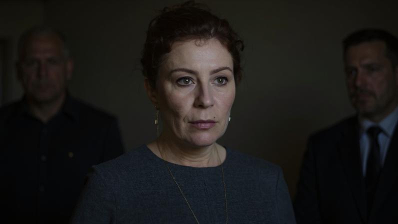 1 de 2 A deputada licenciada Carla Zambelli chega para audiência no Tribunal de Apelações de Roma, em 27 de agosto de 2025. — Foto: TV Globo