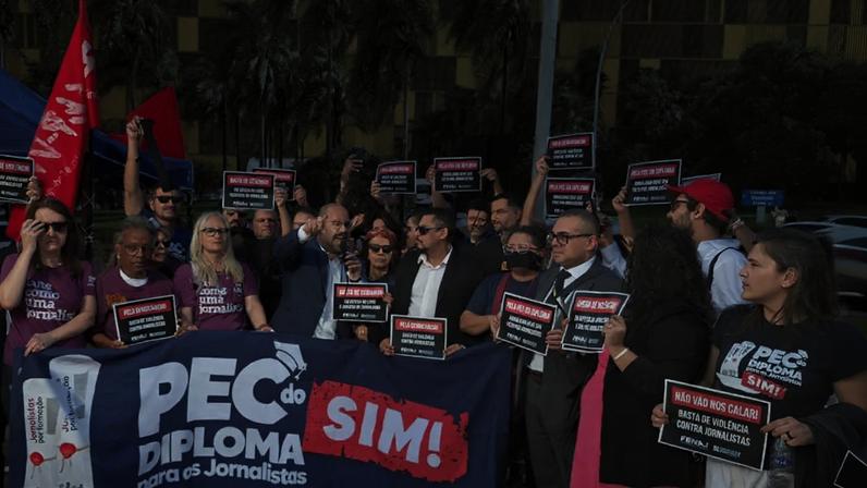 Entenda o protesto de jornalistas na Câmara contra a censura e a violência da Polícia Legislativa. ABI anuncia ações judiciais contra o presidente da Casa - Foto: Pedro Rafael/Agência Brasil