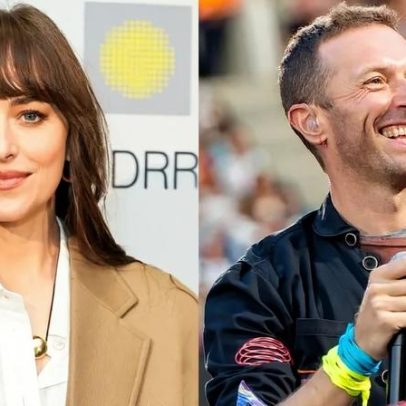 Dakota Johnson é vista em jantar com cantor após separação de Chris Martin