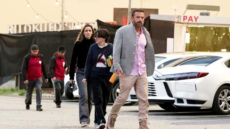 Ben Affleck and Jennifer Garner went to a Broadway show with their child, Seraphina, Sunday.