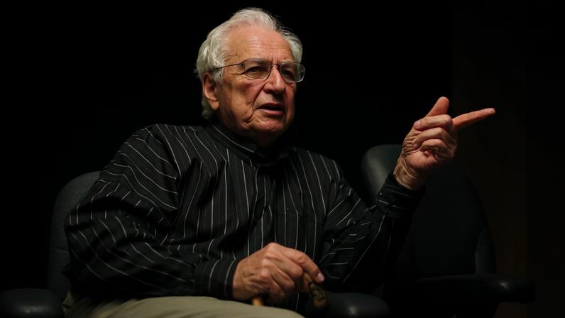 Frank Gehry in his Santa Monica studio in 2004 Photo: © Richard Sobol/ZUMApress.com / Alamy Stock Photo