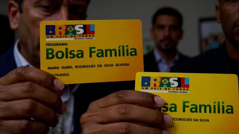 Post mente ao dizer que programa Bolsa Família será encerrado — Foto: g1