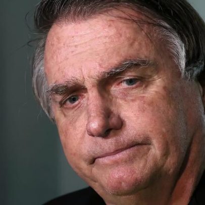 Bolsonaro permanece em cuidados pós-operatórios, aponta boletim médico