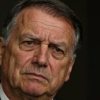 Médicos cogitam novo procedimento para soluços após cirurgia de Bolsonaro