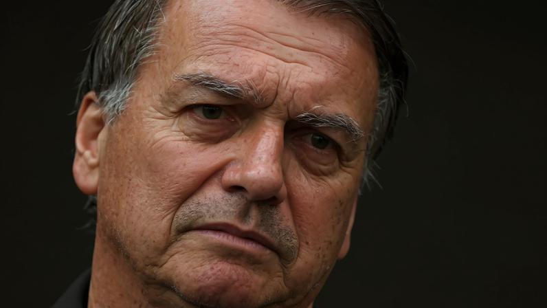 Moraes abre possibilidade de comunicação entre Bolsonaro e o mundo exterior com autorização para cartas e entrevista. (Foto: Andre Borges/EFE)