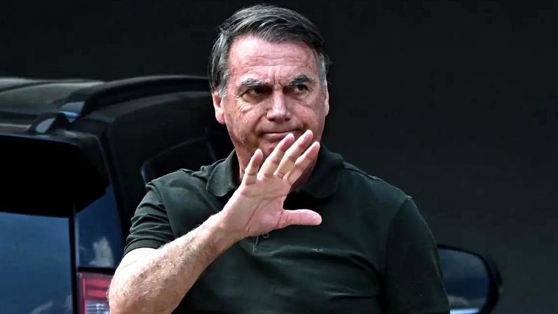 Ex-presidente ainda é o nome forte da direita, junto de Michelle Bolsonaro (Foto: André Borges/EFE)