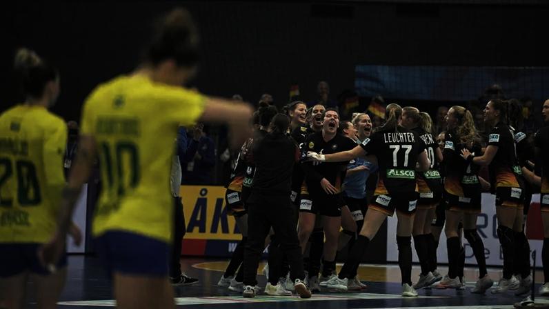 Brasil perdeu para a Alemanha nas quartas do Mundial Feminino de Handebol (Foto: Sascha Schuermann / AFP)