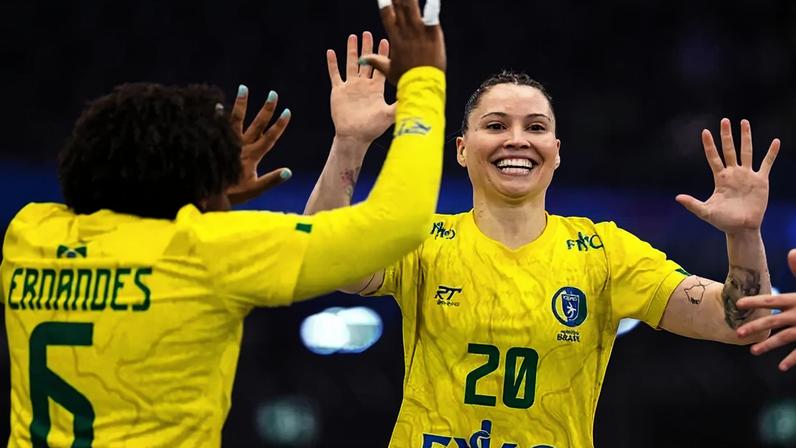 Seleção brasileira manteve os 100% de aproveitamento (Foto: Divulgação/ IHF)