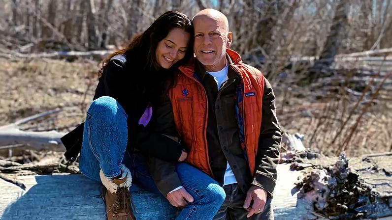 Emma Heming comemora 18º aniversário de casamento com homenagem comovente