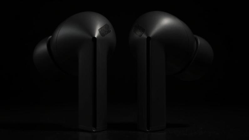 Galaxy Buds 3 FE cai a mínima na Amazon, AirPods Pro 3 chega em 2026