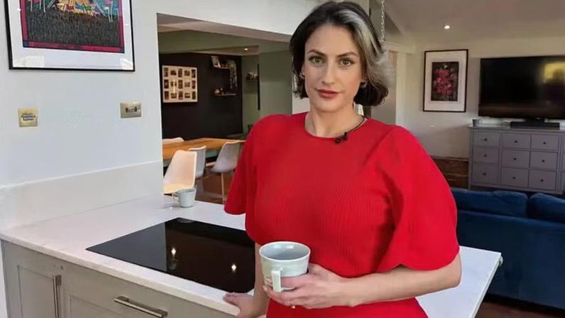 Madelaine Thomas conquistou diversos prêmios, incluindo o de Inovação da Cúpula de Segurança Tecnológica da organização britânica Refuge — Foto: BBC