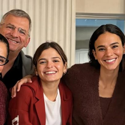 Bruna Marquezine celebra Natal com a família, sem Shawn Mendes