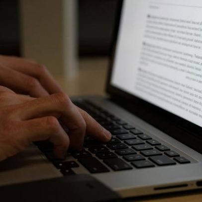 Acesso à internet cresce entre classes, mas ainda é desigual
