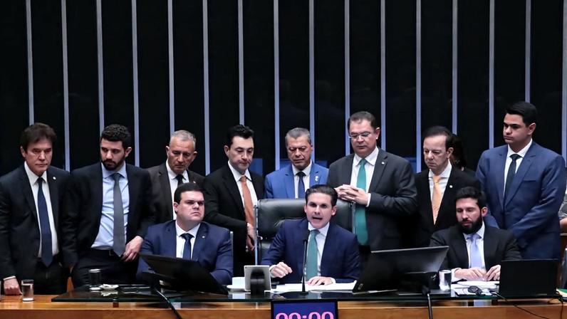 Após meses de impasse, Câmara aprova PL da dosimetria que reduz penas de Bolsonaro e de condenados do 8 de janeiro. (Foto: Bruno Spada/Câmara dos Deputados)