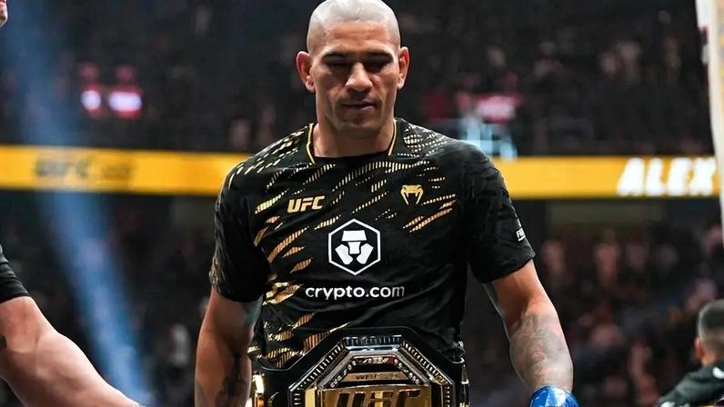 Poatan foi campeão do UFC pela terceira vez (Foto: Reprodução Instagram UFC)