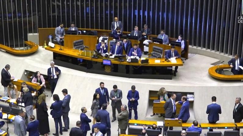 Câmara aprova texto-base com regras para comitê da reforma tributária