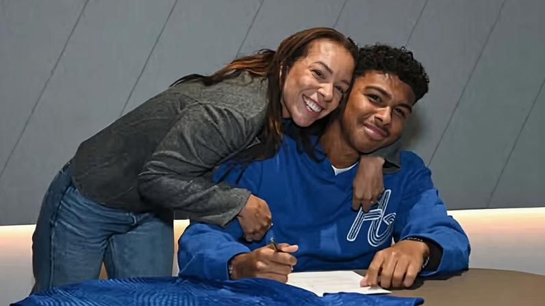 Filho de Belle e Thiago Silva segue os passos do pai e assina contrato com clube inglês — Foto: Reprodução/Instagram