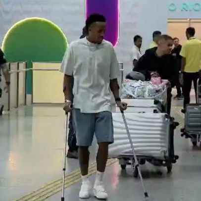 Militão desembarca no Rio de Janeiro com muletas; prioridade é a Copa do Mundo