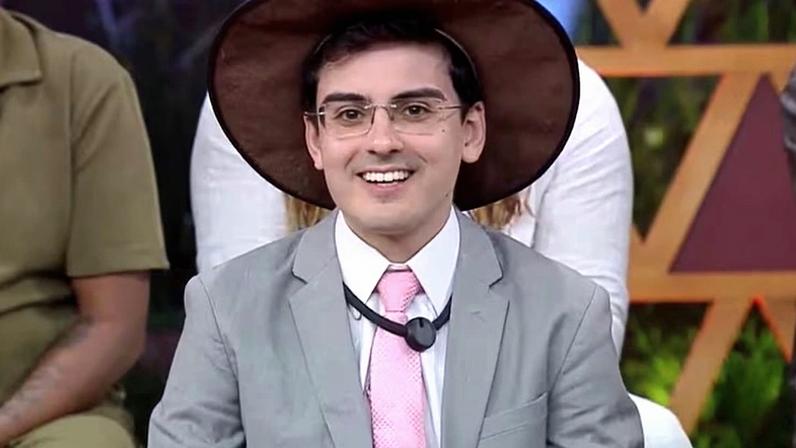 Dudu Camargo vence a 17ª edição de A Fazenda com 75,88% dos votos