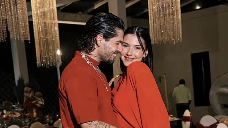 Zé Felipe posa agarradinho com Ana Castela no 1º Natal juntos; FOTOS