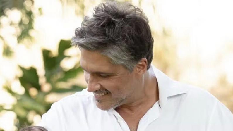 Leo Chaves e Carolina Figueira mostram filho pela primeira vez — Foto: Reprodução/Instagram