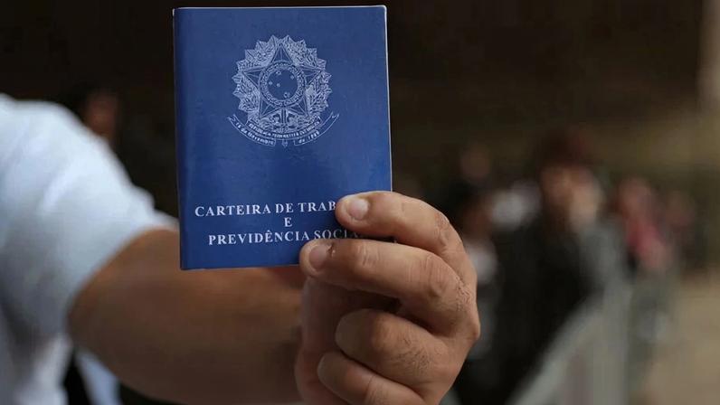 O número de pessoas ocupadas -- 103 milhões -- foi recorde