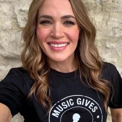 Carrie Underwood revela novo visual com cabelo drasticamente diferente