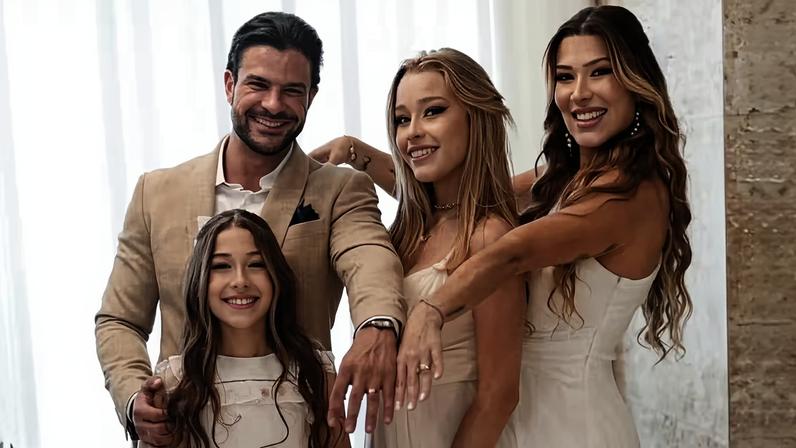 Renata Muller e Gabriel Clemente se casam na presença de Sophia e Rebekah, filhas do relacionamento anterior da influenciadora — Foto: Sarah Hadassa