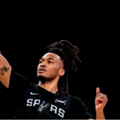 Stephon Castle faz história na vitória do Spurs na Copa NBA
