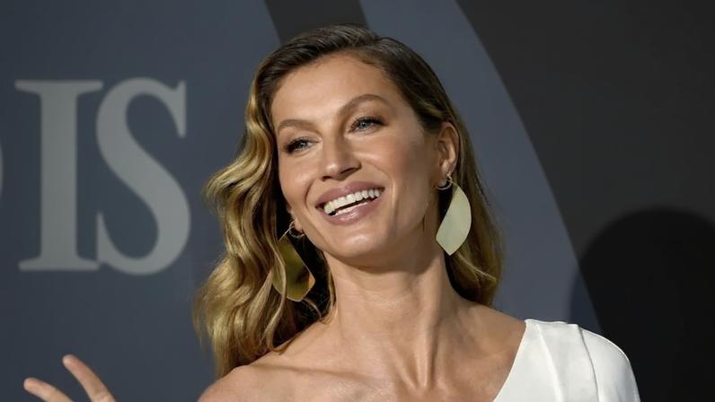 Gisele Bündchen diz que amêndoa é alimento perfeito e a usa em leite e salada
