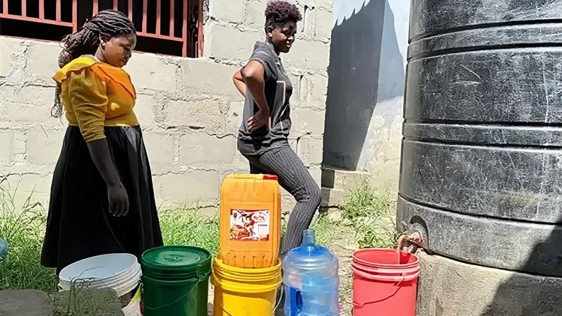 BBC Dar es Salaam queue to fetch water from a tank