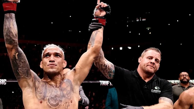 Marc Goddard anuncia vitória de Charles do Bronx no UFC Rio (Foto: Reprodução/X: @marcgoddard_uk)