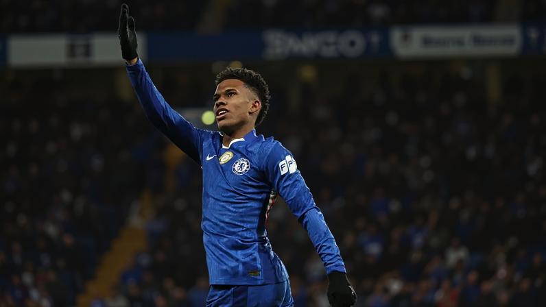 Com golaço de Estêvão, o Chelsea venceu o Barcelona por 3 a 0, pela Champions League (Foto: Adrian Dennis / AFP)