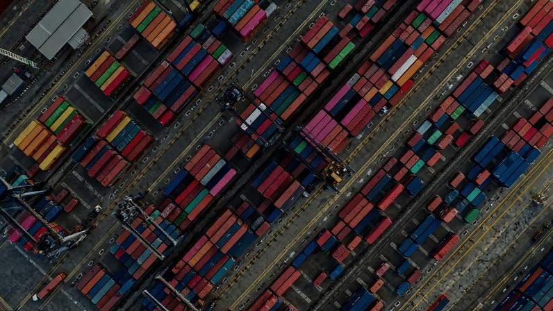 A CNI revela que problemas de logística e infraestrutura, como custo do transporte e ineficiência portuária, são os maiores obstáculos às exportações - Foto: Tom Fisk
