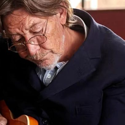 Cantor Chris Rea, de Driving Home For Christmas, morre aos 74 anos