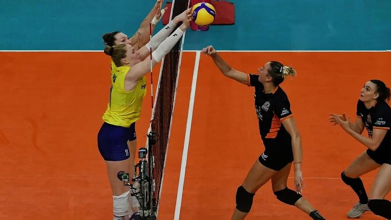 Conegliano e Osasco se enfrentaram na semifinal do Mundial de Clubes (Foto: João Pires/ Fotojump)