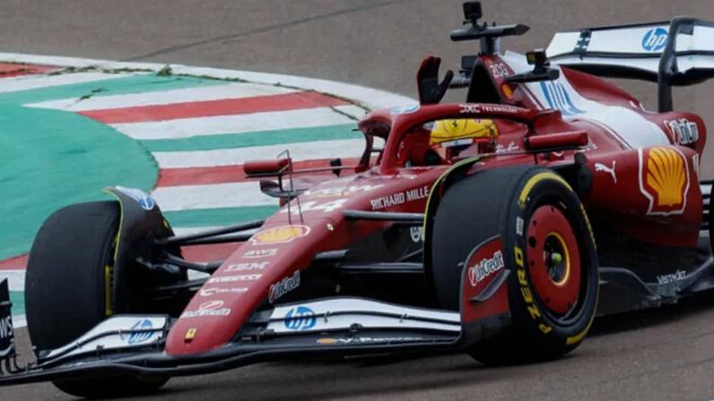 Lewis Hamilton em testes na Ferrari para a F1 2025 (Foto: Federico SCOPPA / AFP)