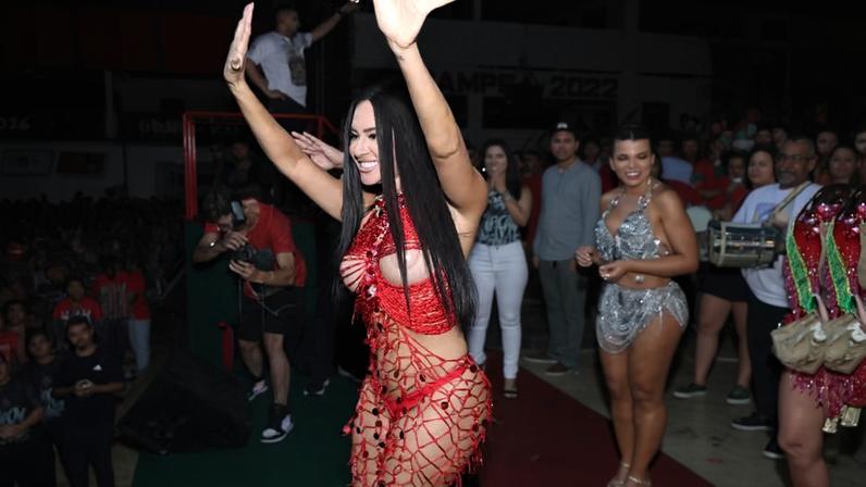 Isabelle Nogueira, musa da Grande Rio — Foto: Daniel Pinheiro/BrazilNews