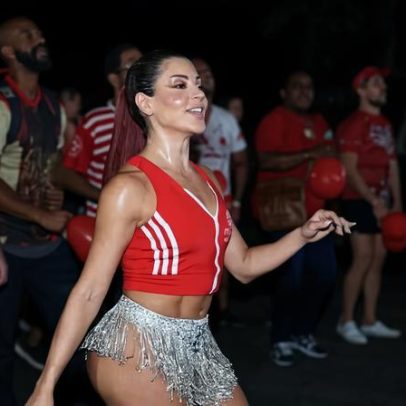 Gkay encara memes sobre seu samba no pé em estreia no Salgueiro