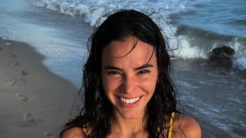 O segredo do olhar de Bruna Marquezine: com cílios naturais, atriz faz procedimento para deixá-los mais curvados e leves