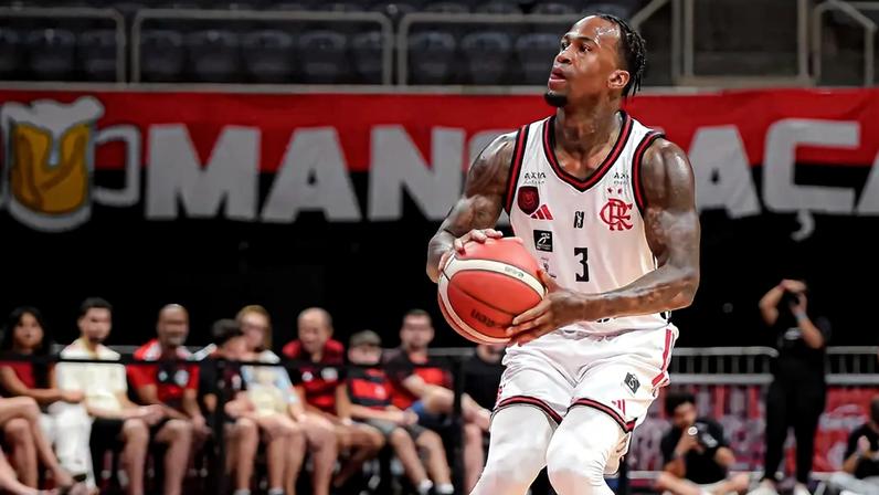 Dee Bost em ação em jogo do Flamengo contra o Caxias no NBB (Foto: Paula Reis/Flamengo)