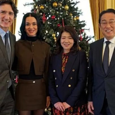 Katy Perry posa com Justin Trudeau e ex-primeiro-ministro japonês durante turnê