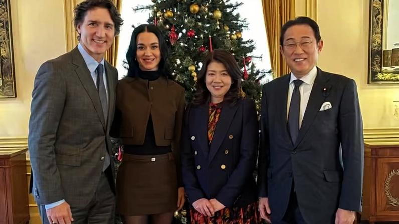 Katy Perry com Justin Trudeau visitam o ex-primeiro-ministro japonês — Foto: Reprodução/Instagram