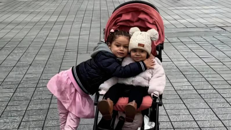 Hulk, jogador do Atlético Mineiro, brincando com as filhas em Londres — Foto: Reprodução/Instagram