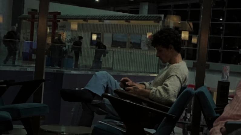 Shawn Mendes é visto em aeroporto — Foto: Reprodução/ Pedro Pacífico