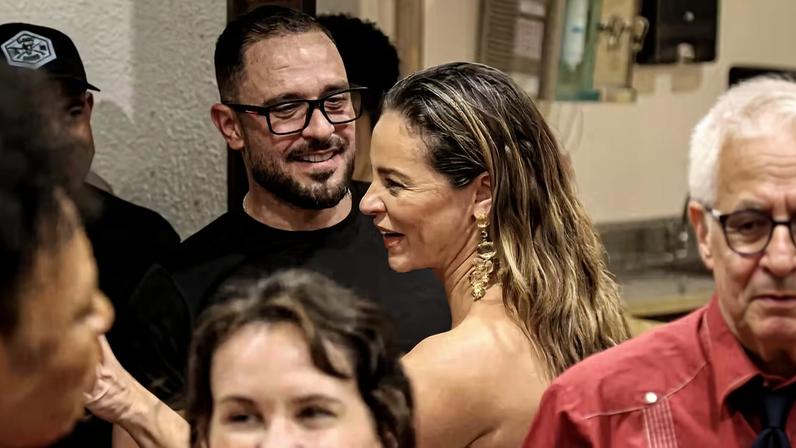 Paolla Oliveira prestigiou show com Diogo Nogueira — Foto: Roberto Filho / Brazil News