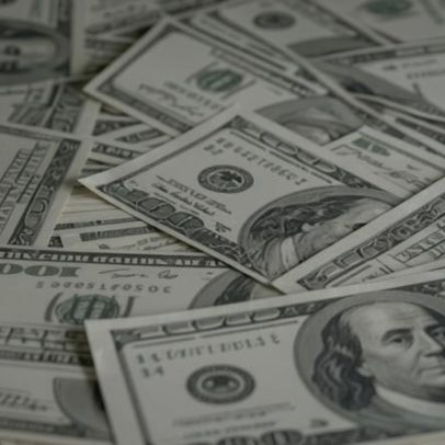 Juros sobem com dólar após decisão do Copom