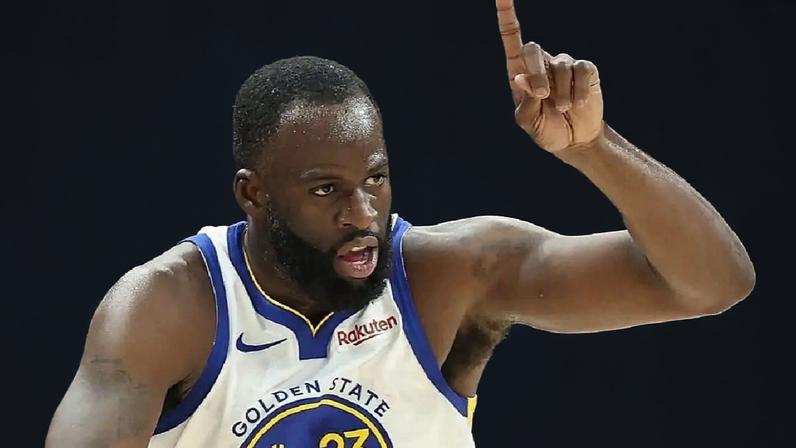 Briga entre Draymond Green e Steve Kerr durante partida da NBA